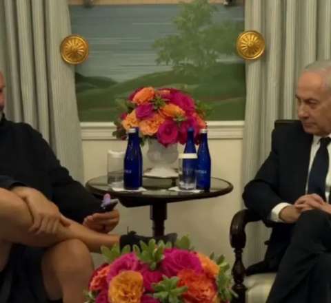 Senator Netanyahu ilə görüşə şortla gəldi - VİDEO