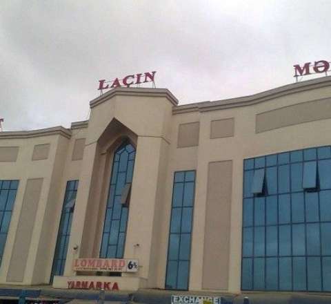 Bakının məşhur ticarət mərkəzində FACİƏ 