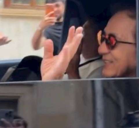 Ceki Çanla görüşmək üçün özlərini maşının önünə atdılar — VİDEO 