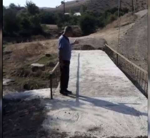 Tanınmış müğənni iki rayonu birləşdirən yol çəkdi  - VİDEO