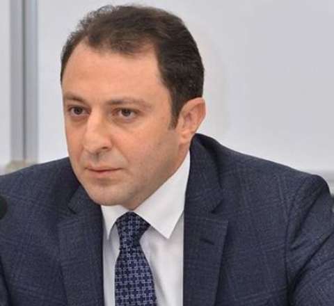 Nazir müavininə ağır itki