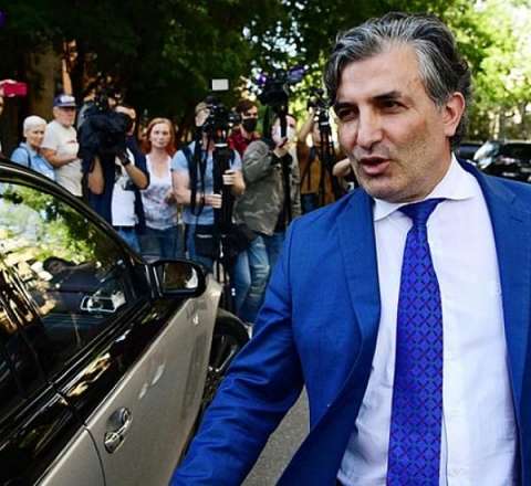 Rusiyada həbsdə olan Elman Paşayevin "Range Rover"i hərraca çıxarıldı