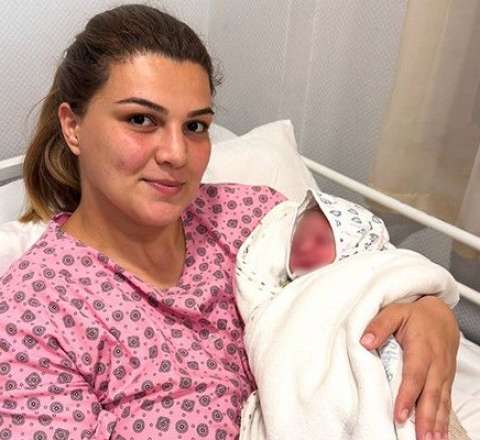Hamilə qadın təcili yardım maşınında doğuş etdi - FOTO