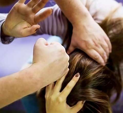 Ərini ürəyindən bıçaqlayıb öldürən 9 aylıq hamilə qadın  bəraət aldı