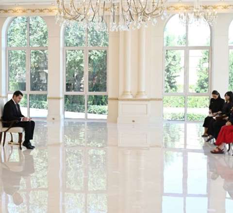 Yeni ingilis səfir Prezidentin qəbulunda azərbaycanca danışdı 