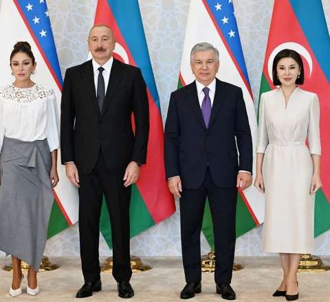 Prezidentlər və xanımları birgə foto çəkdirdilər 