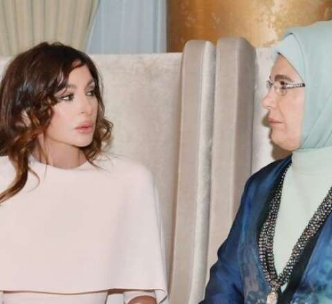 Əminə Ərdoğan Mehriban Əliyevanı təbrik etdi 
