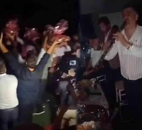 Nə yağış, nə də işıqların sönməsi toya mane oldu - VİDEO