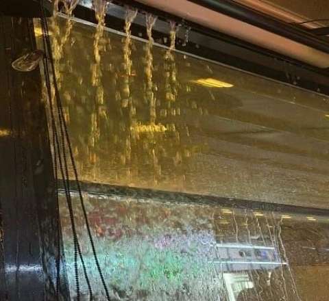 Bakıda məşhur restoranı su basdı - VİDEO