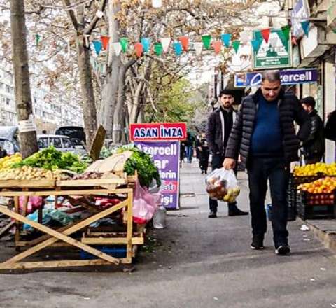 Reydlər, cərimələr... Küçə ticarətinin  həlli bu ola bilər