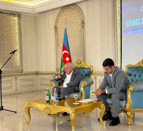 Sumqayıtda Xalq şairi Sabir Rüstəmxanlı ilə gənclərin görüşü keçirilib - Fotolar