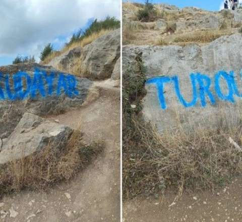 Şuşada turistlər qaya daşlarının üzərini yazıblar 