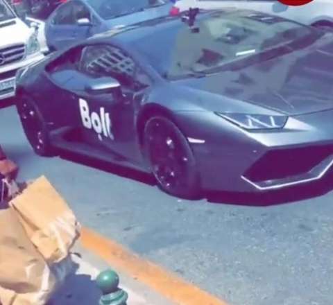 Bakıda sərnişin taksi sifariş etdi: “Lamborghini” gəldi - VİDEO