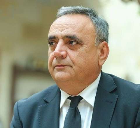Füzuli Hüseynovun doğum günüdür 
