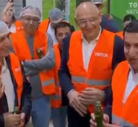 Pezeşkiandan sonra o da “İstisu” içdi -  VİDEO