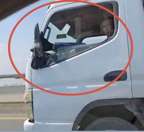 Magistral yolda ayağını pəncərədən çıxaran sürücü  CƏZALANDIRILDI