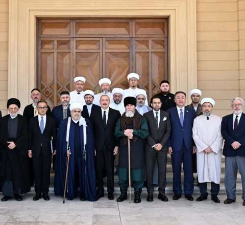 İlham Əliyev Bakıda keçirilən beynəlxalq konfransların iştirakçılarını qəbul etdi - FOTO  