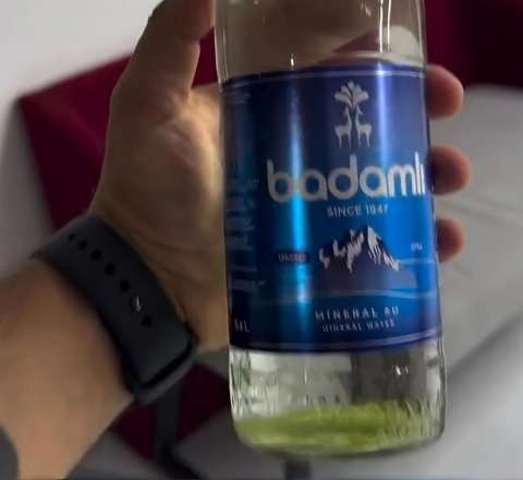 “Badamlı”nın içi mamırlı suyu jurnalisti şoka saldı –  “Möhtəşəm iyrənc su...” - VİDEO