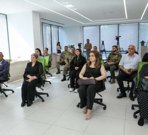 Şəhid ailələrinə və müharibə ilə əlaqədar əlilliyi olan şəxslərə daha 36 mənzil verilib - FOTO