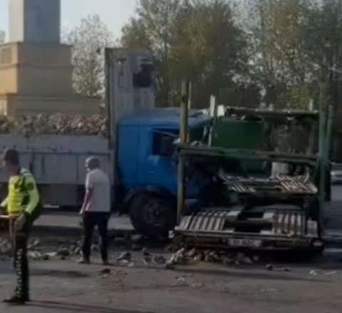 Yevlaxda yük maşınları  TOQQUŞDU