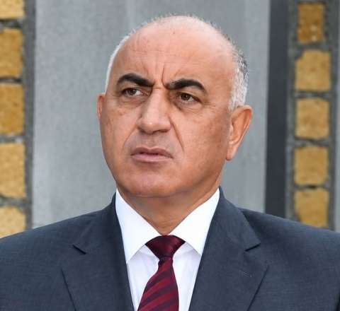 Həbsdə ölən sabiq icra başçısının binası satışa çıxarıldı 