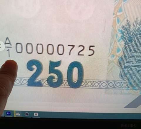 Köhnə 250 manat hərracda yüksək qiymətə satıldı -  VİDEO