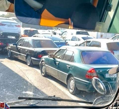 Sürücülər maşınlarını tərk etdi – Bakı-Sumqayıt yolunda güclü tıxac - VİDEO