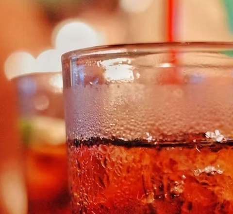 Qazlı içkilər içənin mədəaltı vəzisi çökür   -  Xəbərdarlıq