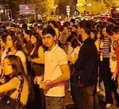 “Elmlər”də izdiham: Avtobuslar gecikdi, sıxlıq yarandı-  VİDEO