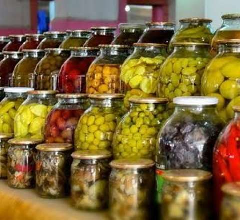 Evdə bişirilib satılan qidalara qadağa: Yeni qaydalar nədən xəbər verir? 