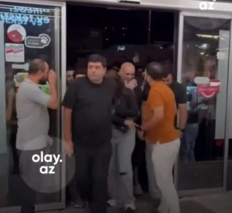 "Daxili boşluq və yalançı xoşbəxtlik": Gecəyarısı niyə “İphone18” növbəsinə durasan ki?.. - VİDEO