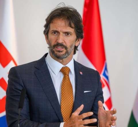 Slovakiyanın müdafiə naziri Azərbaycana gəldi 