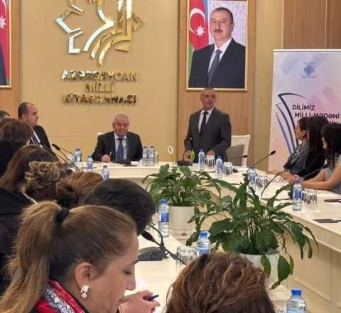 Sabir Rüstəmxanlı Milli Kitabxanada “Dilimiz milli-mədəni kimliyimizin təməlidir” mövzusunda məruzə edib 