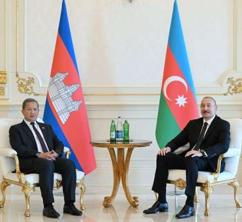 İlham Əliyev Hun Manetlə məhdud tərkibdə görüşdü 