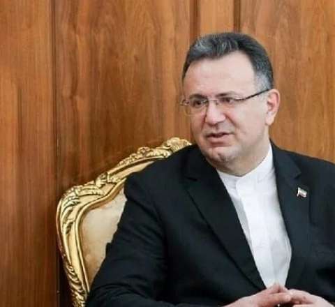 Tiflisdə İran səfirinə küçə itləri hücum etdi: Diplomatın ayağı sındı 