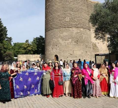 Hazırda Bakının mərkəzində qadınlar YÜRÜŞ KEÇİRİR:  - VİDEO