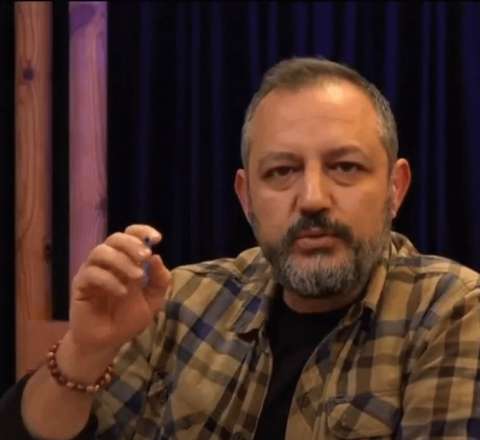 Türkiyəli məşhur qəzetçi: Saral, Azərbaycanda hicab qadağasından sənə nə? 