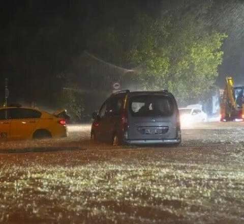 Türkiyədə güclü yağışların ağır nəticələri: 6 nəfər həyatını itirdi 