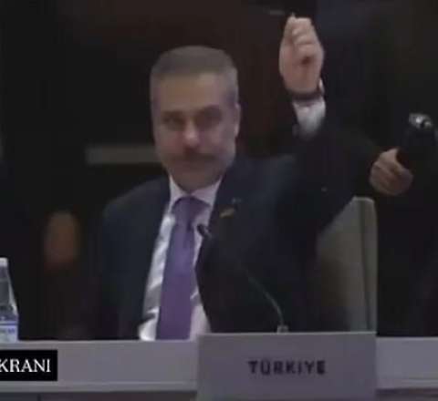 Fidanın Bakıdakı bu əl hərəkəti Türkiyəni qarışdırdı - VİDEO 