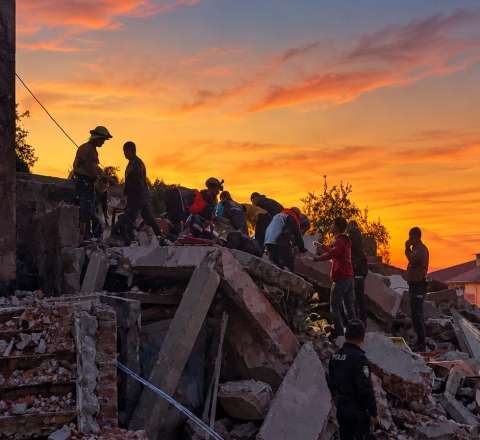 Türkiyədə yaşayış binası çökdü: Ölən və yaralanan var 