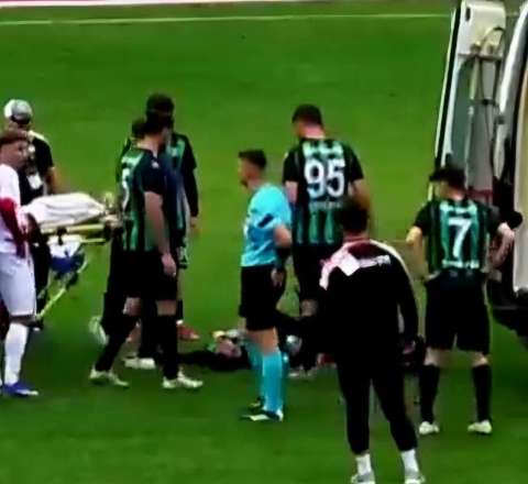 35 yaşlı futbolçu oyun zamanı infarkt keçirdi 