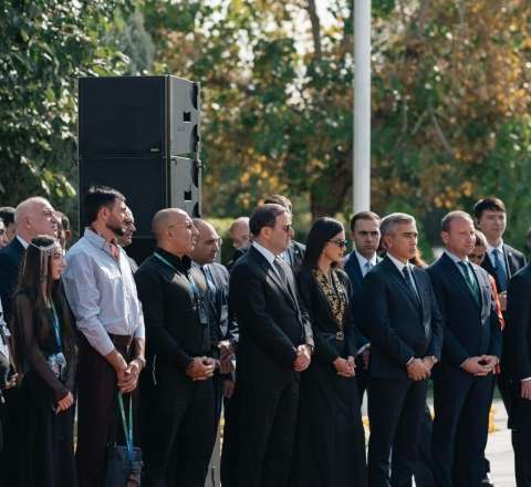 Aşqabaddakı sərgiyə qatılan rəssam: “Bu diqqət bizi qürurlandırır” 