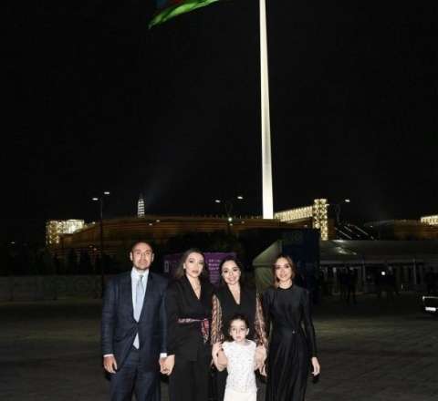 Arzu Əliyeva ailə fotosunu paylaşdı - FOTO