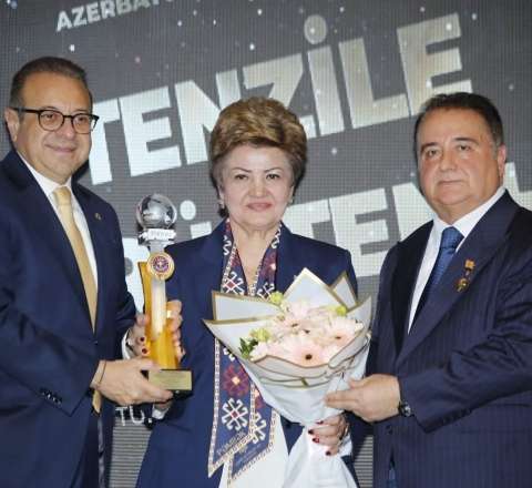 Azərbaycanlı deputat İstanbulda “İlin Qızıl Adamı” seçildi 