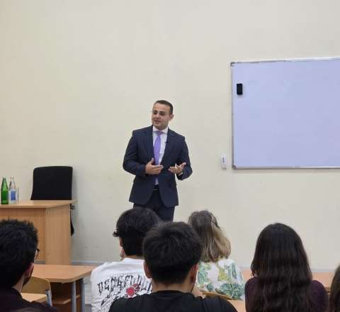 Oksford universitetinin məzunu TAU tələbələrinə seminar keçib 
