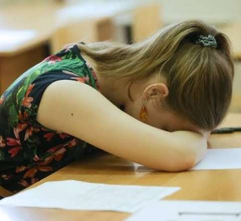 29 yaşlı pedofil 17 yaşlı qız adıyla məktəbə   yazılıb