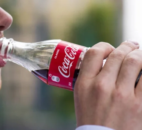  Hər Cola şüşəsi ömrünüzdən 9 dəqiqə azaldır  - Alimlər