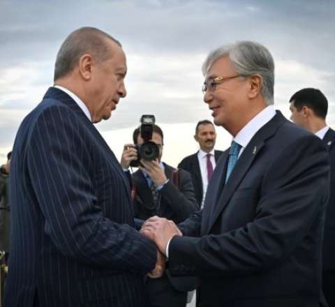 Ərdoğan Tokayevlə görüşdü, Antalyaya dəvət etdi 