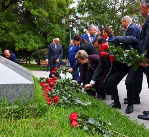 Azərbaycan deputatları Atatürkün abidəsini ziyarət etdilər  - FOTO