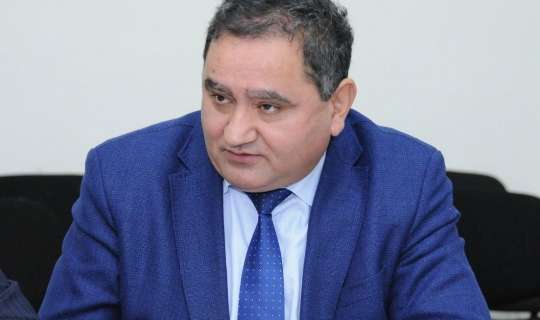 Etibar Əliyev dayanmır: Hacı Şahinlə bağlı yenə yazdı... 